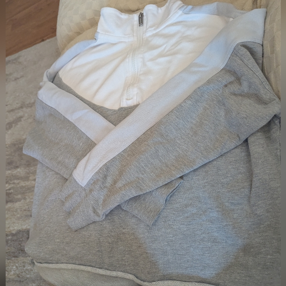 Calvin Klein Heather Gray and White Sweatshirt Cropped.